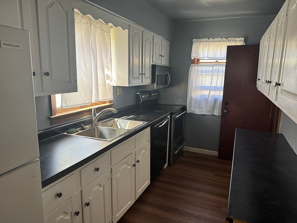 1st image of 404 Center Ave #1