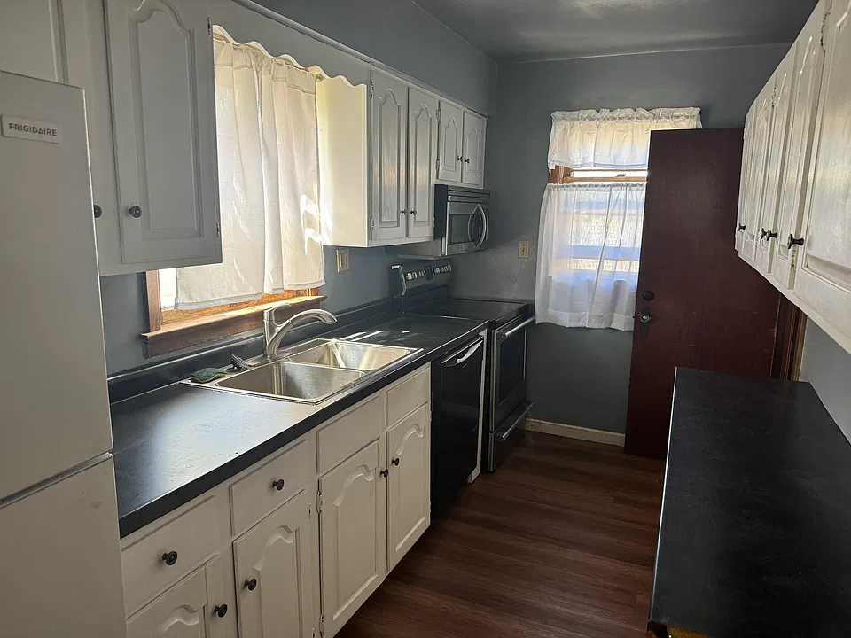 404 Center Ave #1