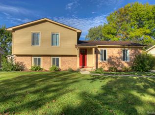 1483 Whittier Dr, Canton, MI