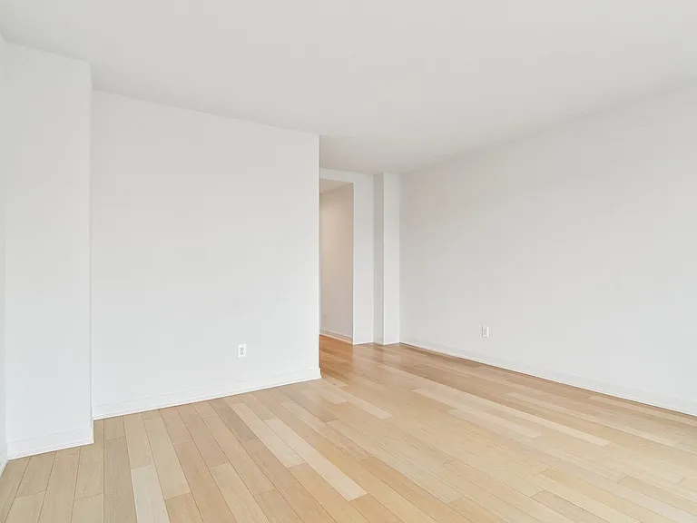 1 Columbus Pl #N15J — Photo 6