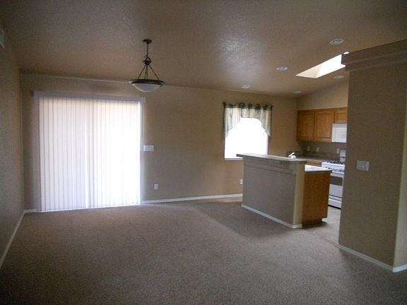 3rd image of 2121 E Crystal Dr