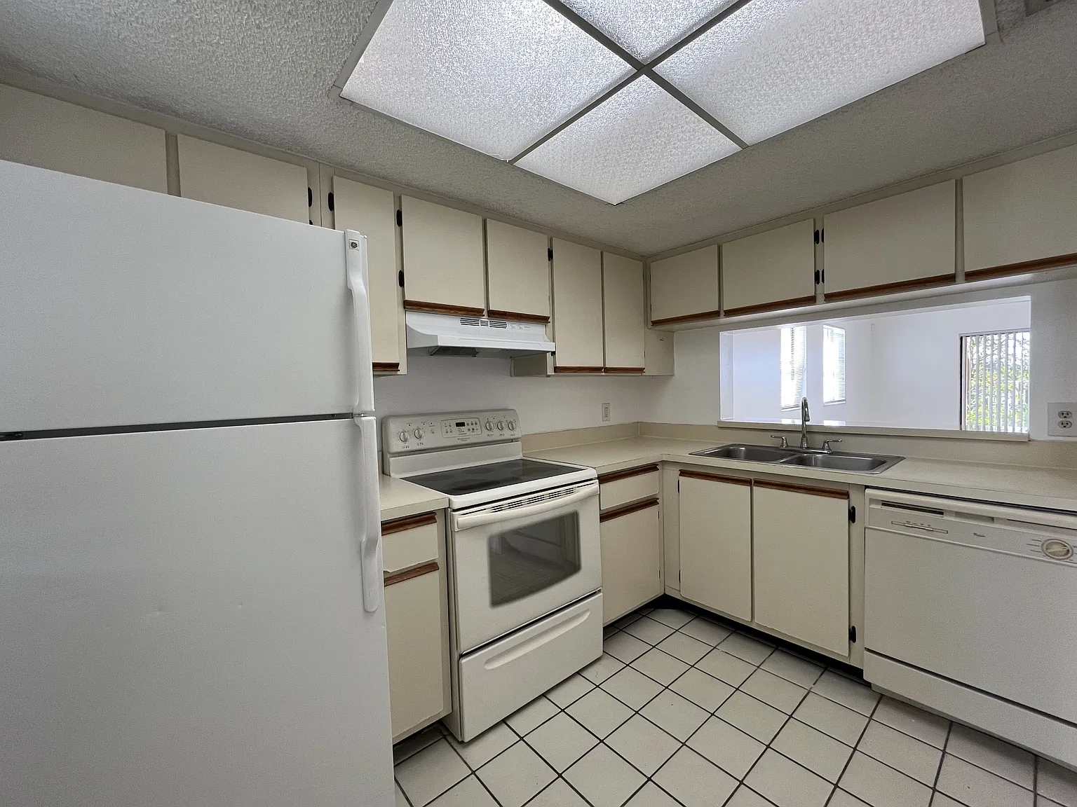 Villas @ Lakeview 5200 #J-160 (Fauchon Invest, LLC) - 563 — Photo 2