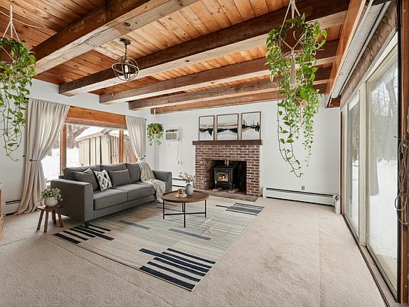 3rd image of 8 Avery Road