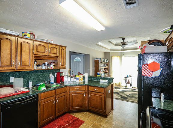 5th image of 465 Lee Road 2040