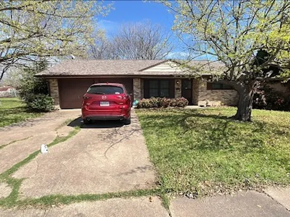 1002 SE 2nd St, Grand Prairie, TX 75051