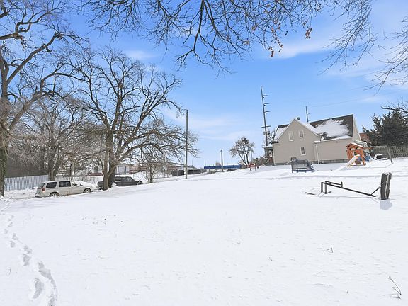 5th image of 2405 Cass St