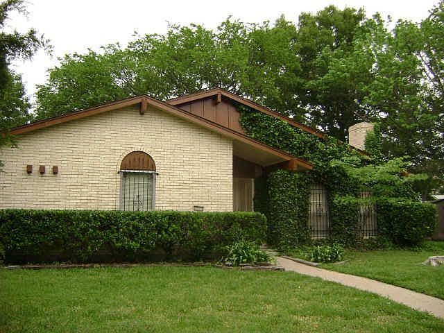 1st image of 2925 Village Crest Cir