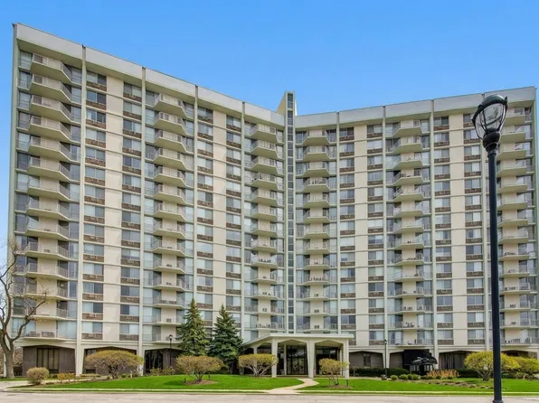 40 N Tower Rd APT 16N, Oak Brook, IL 60523