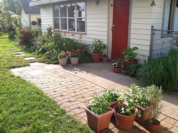 3rd image of 4863 Raymond Ave SE