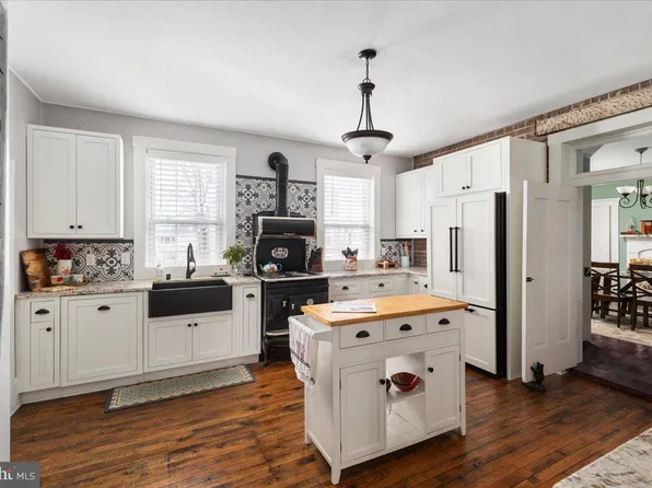 101 Virginia Ave, Petersburg, WV 26847