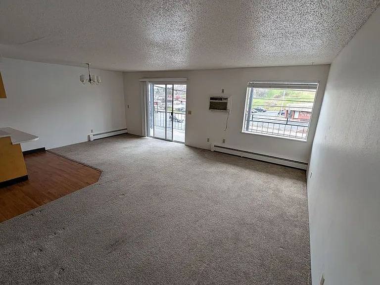 605 S Grand Ave — Photo 8