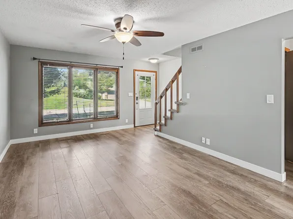 1232 Boone St, Pella, IA 50219