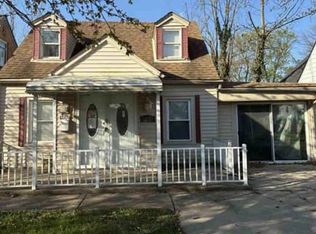 20650 Elkhart St, Harper Woods, MI 48225