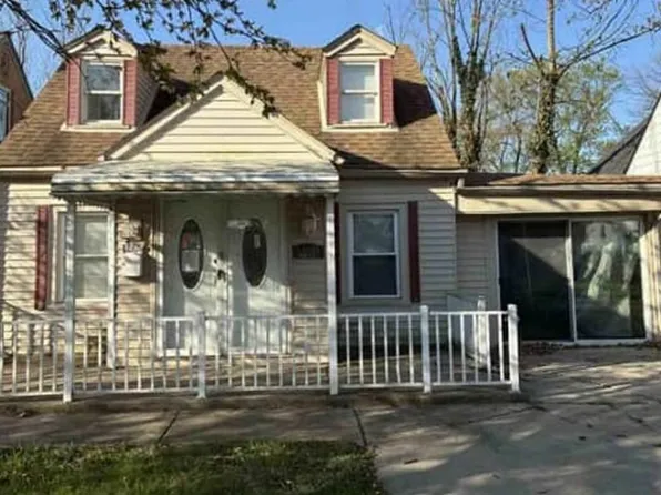 20650 Elkhart St, Harper Woods, MI 48225