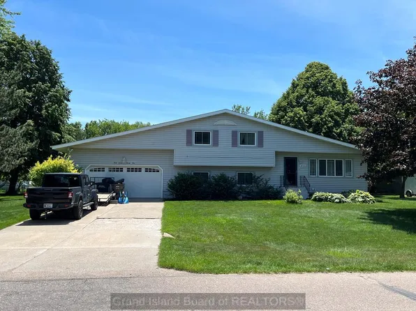 4721 Calvin Dr, Grand Island, NE 68801