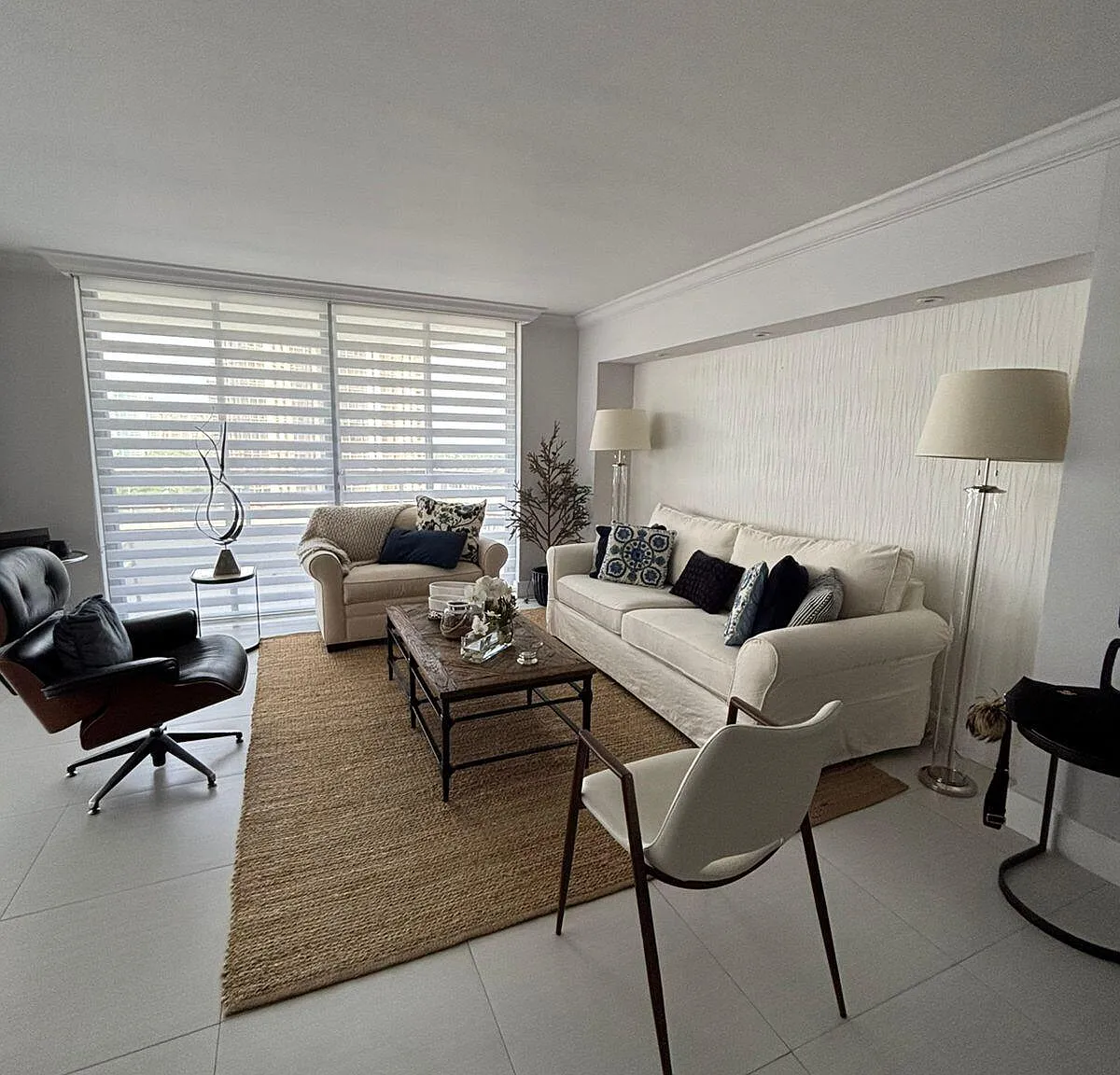 Mystic Pointe Condominium — Photo 2