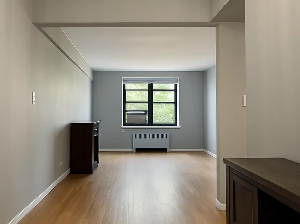 91-10 32nd Avenue image 2 of 20