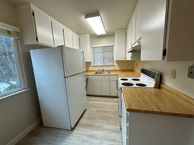 140 Doyle St #B — Photo 7