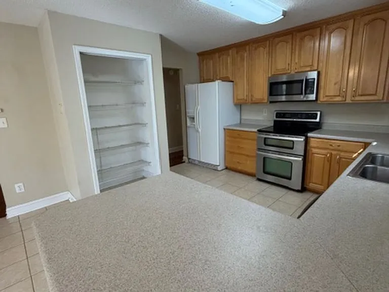 200 Chipper St — Photo 7