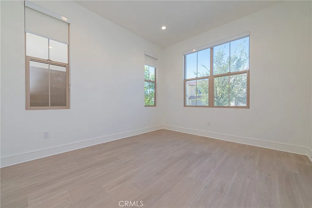 4 bed, 2821 sqft, $7,000 — Photo 4
