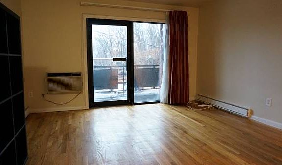 2nd image of 15 Euston Rd APT 6