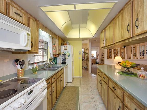 5th image of 1490 Gladiolas Dr