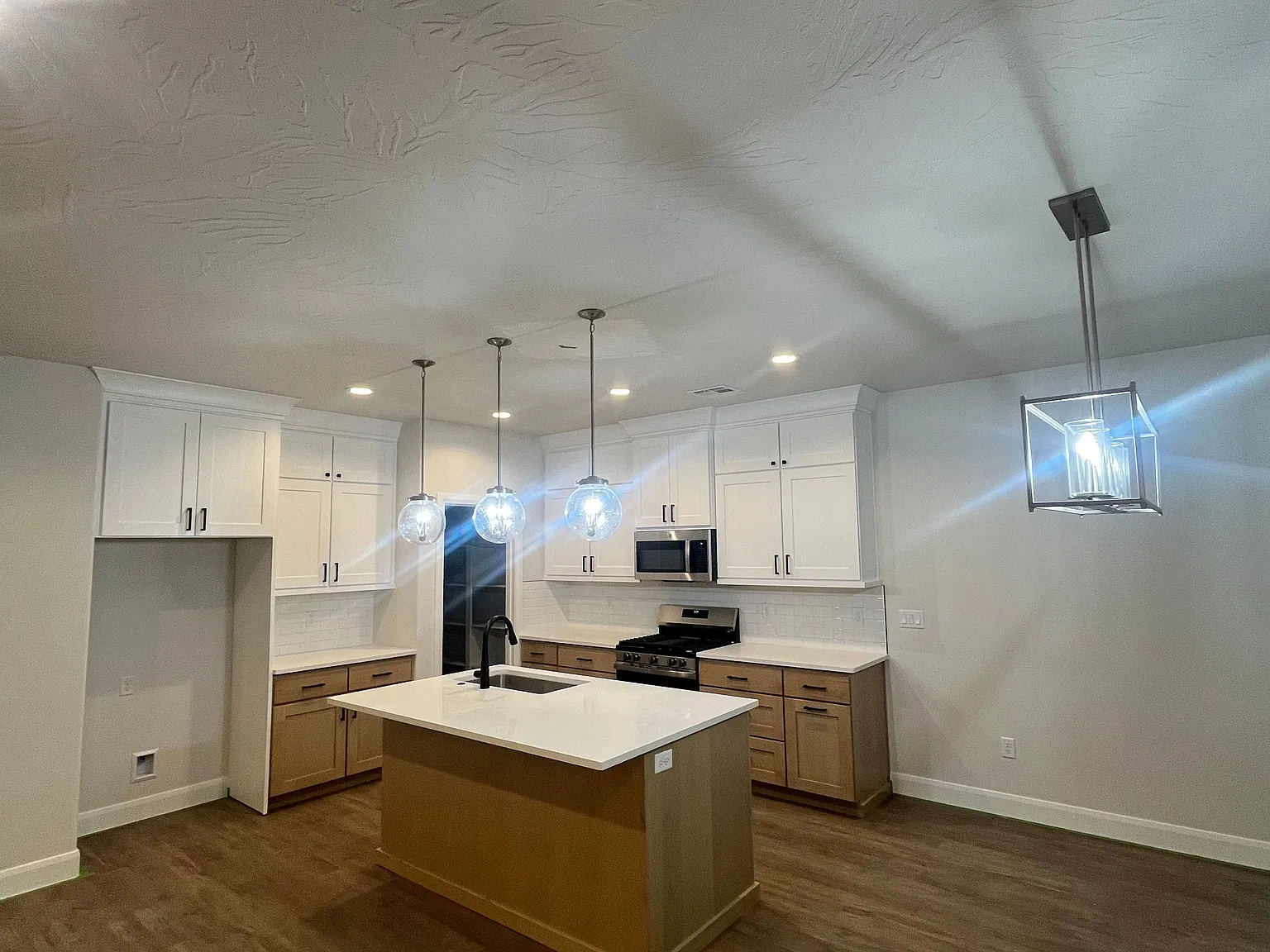 Spacious new home with views — Photo 2