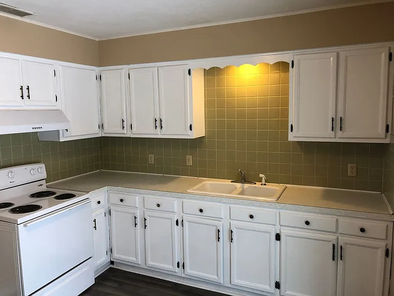 908 Asbury Ct — Photo 2