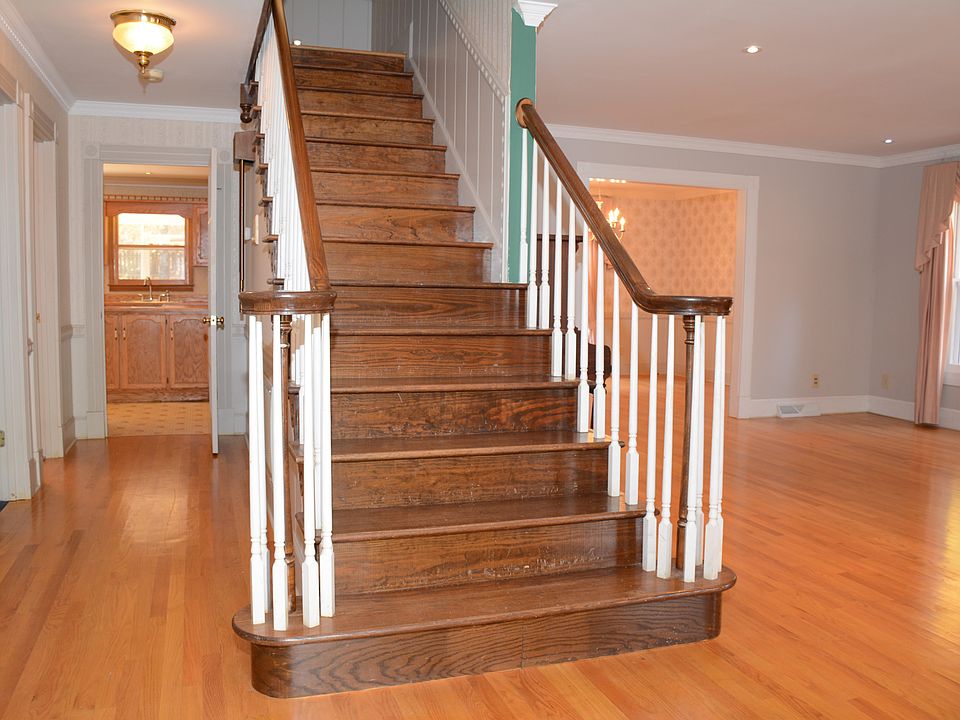 1st image of 216 Valley Oak Dr