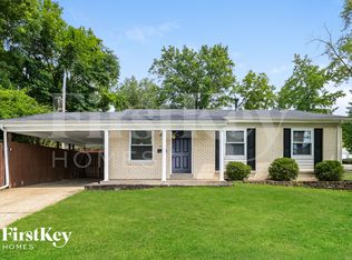 2585 Teakwood Manor Dr, Florissant, MO 63031