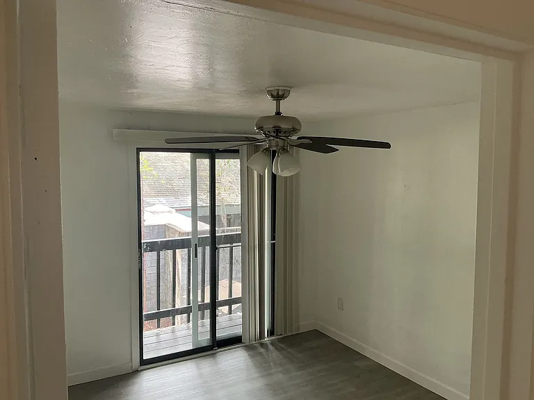 722 SW 70th Ter — Photo 4