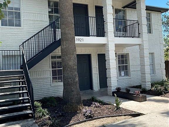 2nd image of 1921 W Hackberry Ave #2