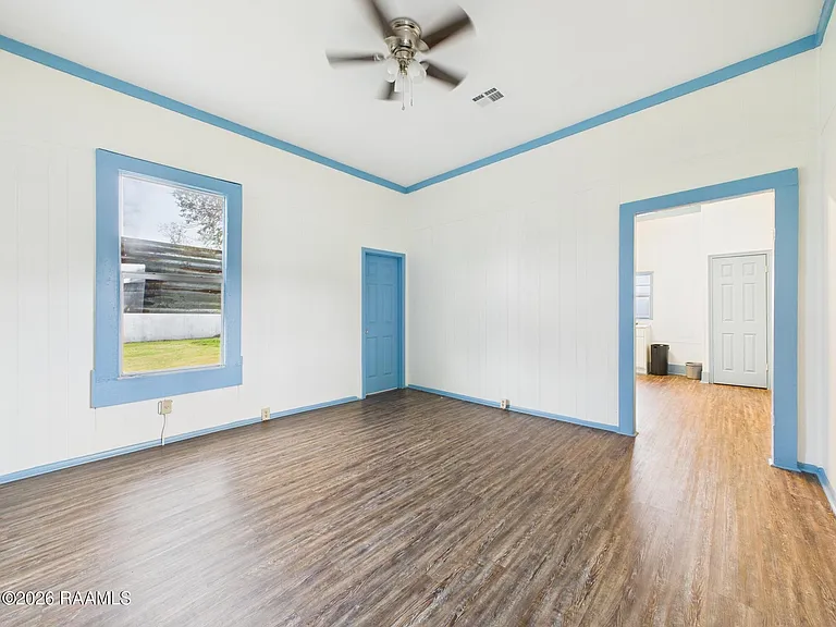 405 E Convent St — Photo 5