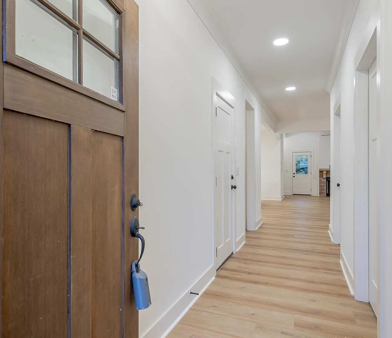 3 bed, 3.0 bath, 1972 sqft, $2,600 — Photo 3