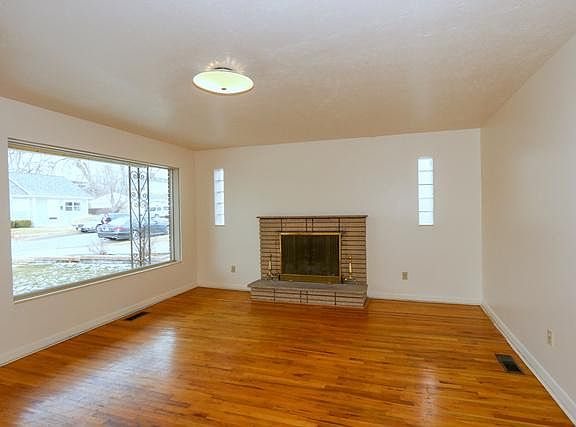 3rd image of 1008 E Atkin Ave