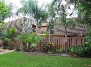 6 Atrium Cir APT D, Atlantis, FL 33462