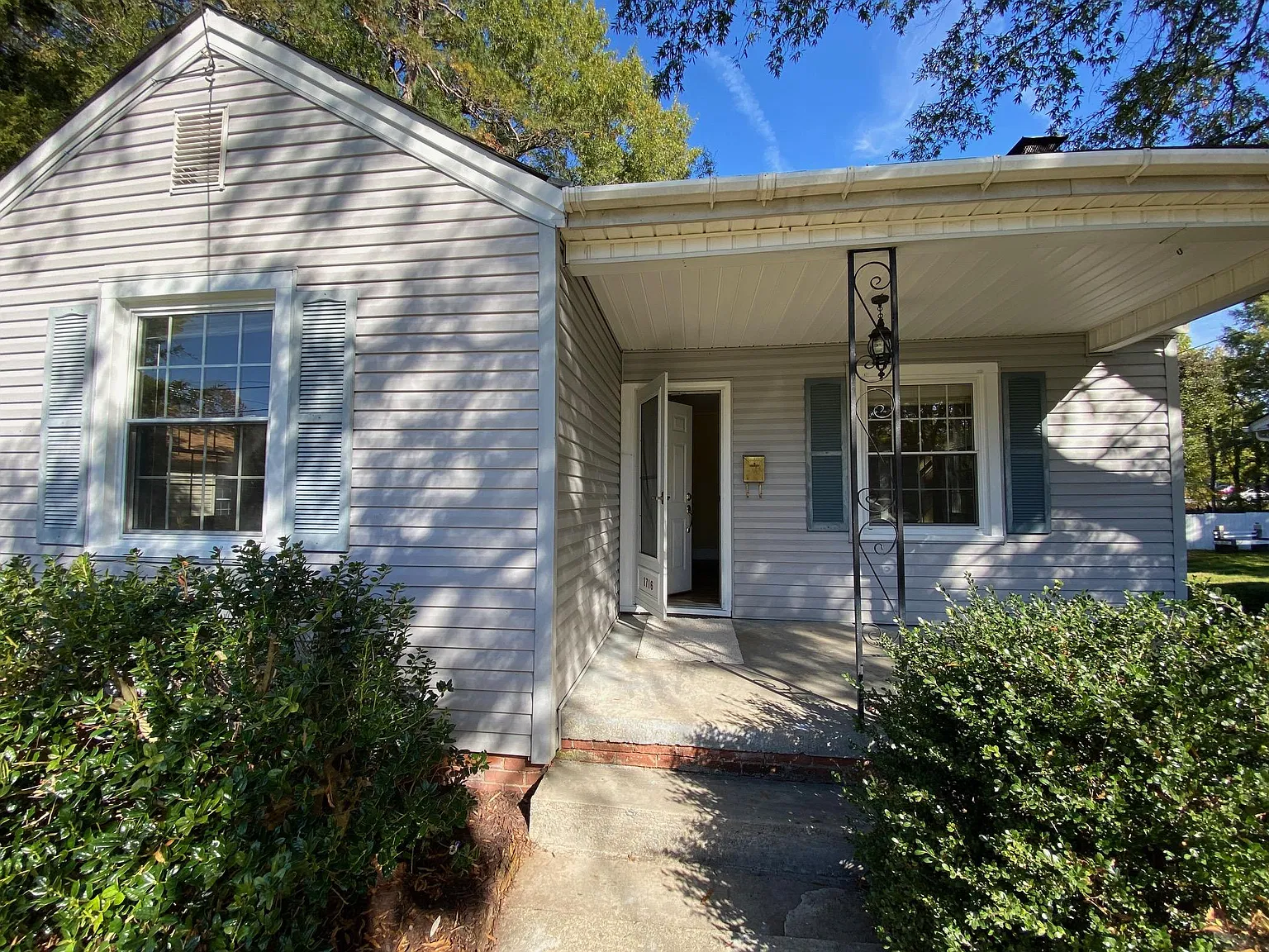1716 Hedge Street — Photo 4