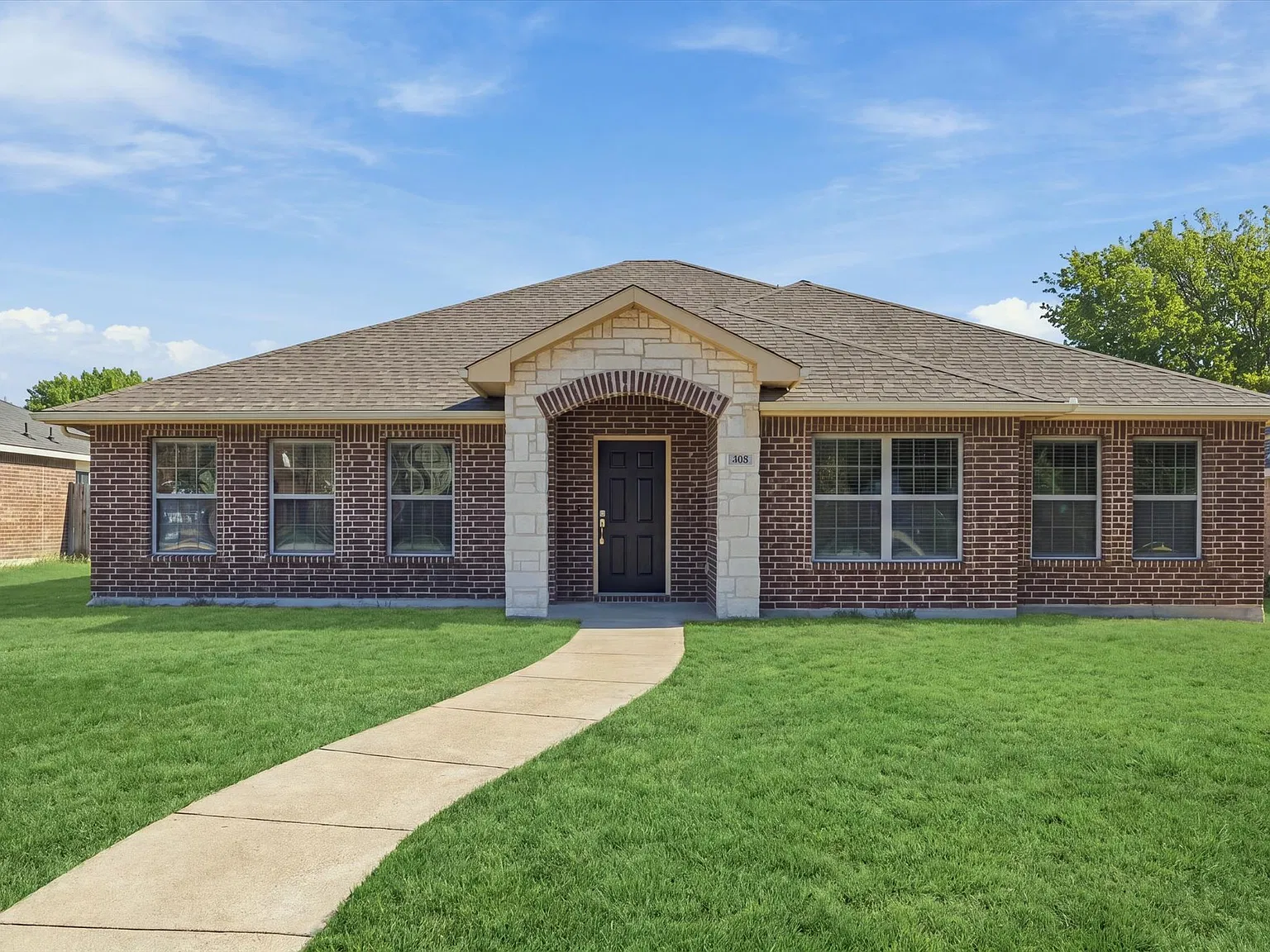 4 bed, 1816 sqft, $2,200 — Photo 1