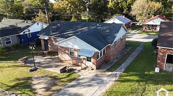 1st image of 302 Olivia Ln