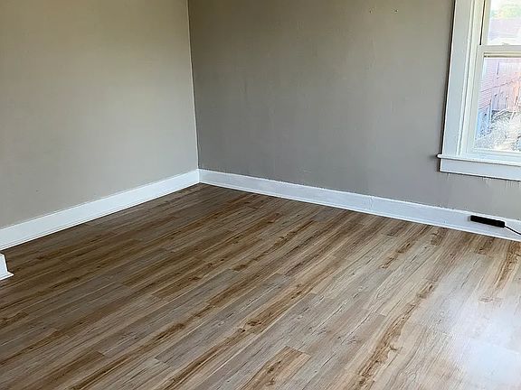 3rd image of 315 W 8th St