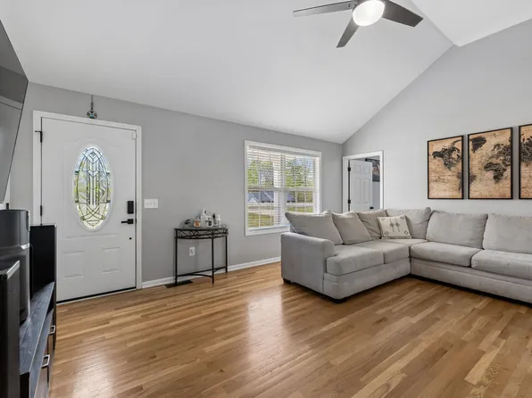 3084 Bowker Rd, Charlotte, TN 37036