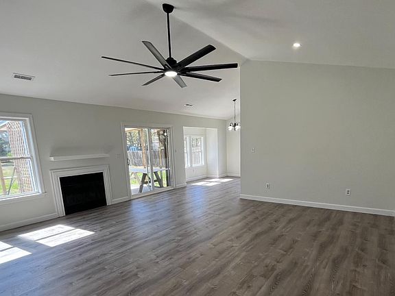 Expanded view of great room (12' vaulted ceiling).