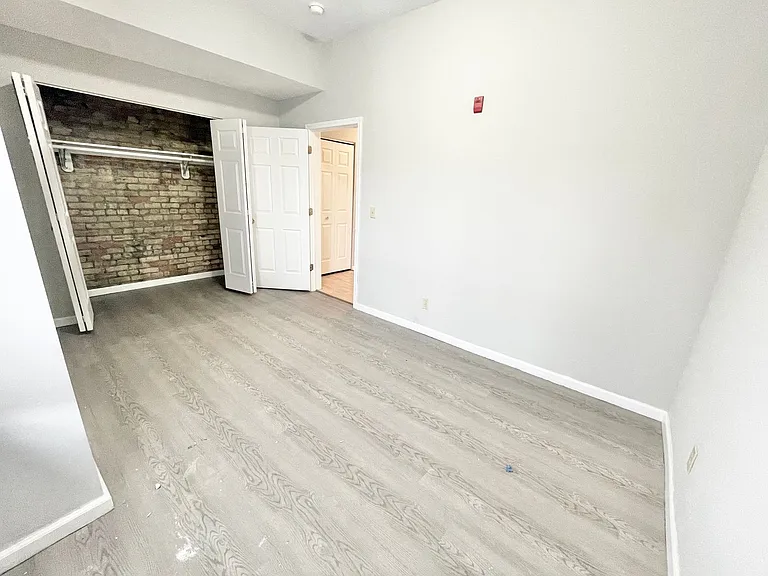 1718-34 E Lafayette Pl — Photo 28