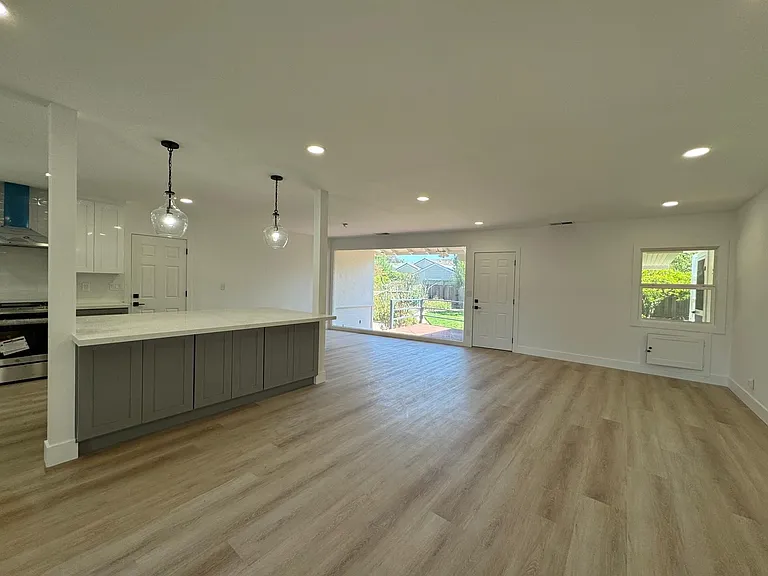 137 Sylvan Ave — Photo 7