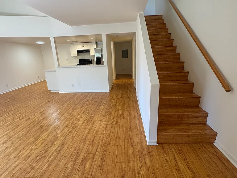 14435 Riverside Dr #3 — Photo 9