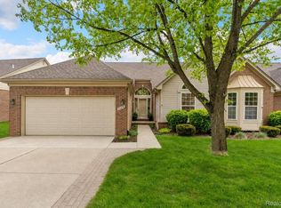 1169 Churchill Cir, Rochester, MI 48307