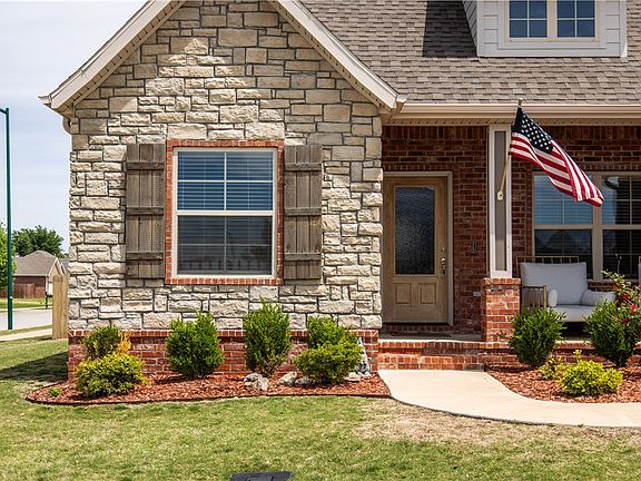 4th image of 2405 Elisabeth Ct