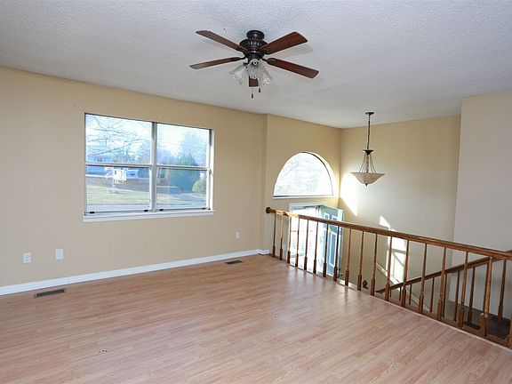 4th image of 176 Ayers Dr NE