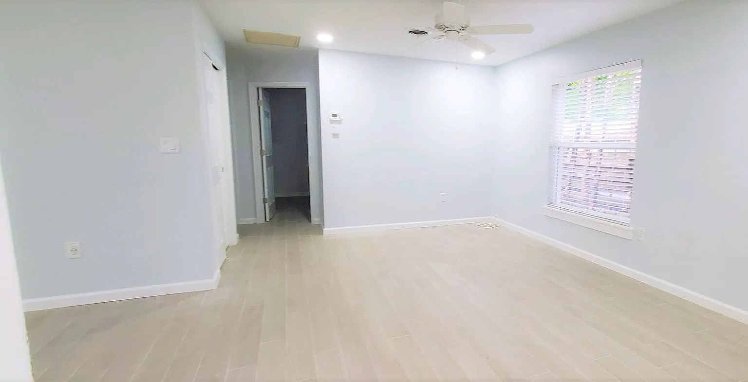 2 bed, 916 sqft, $2,000 — Photo 2