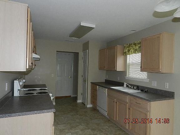 3rd image of 1422 Garden St